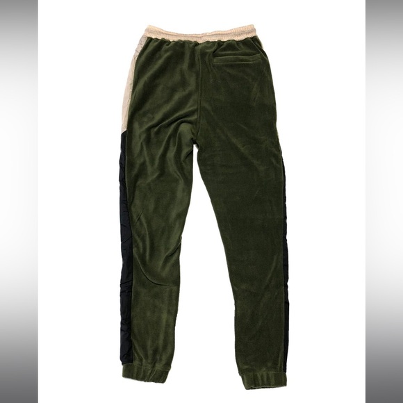 CIVILIZED POLAR FLEECE SET W/ NYLON TRIM
STYLE: CV5069-5070
COLOR: Olive - Picture 5 of 5